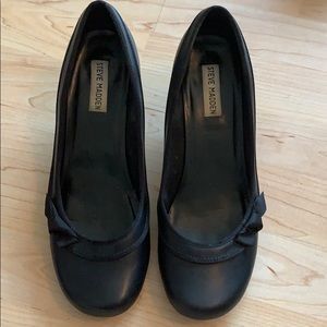 Steve Madden black kitten heels with small bow